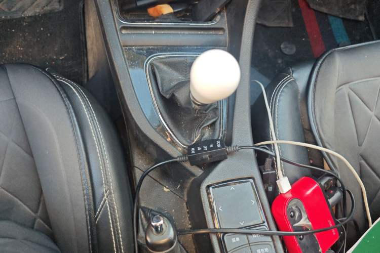 Used Soueast V6 Lingshi 2015 CROSS 1.5L Manual ZhiZun Model