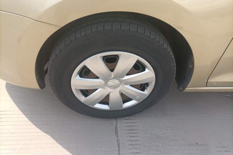 Used Volkswagen Santana 2015 1.6L Manual Fashion Edition Exterior 4