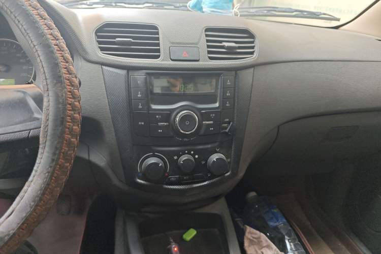 Used Wuling Hongguang 2015 1.2L S Base Model China V Standard Audio And AC Panel