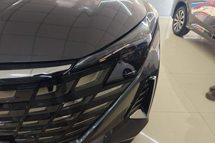 Used Changan UNI-Z New Energy 2025 Model, Smart New Blue Whale 125km Battleship+ Version
