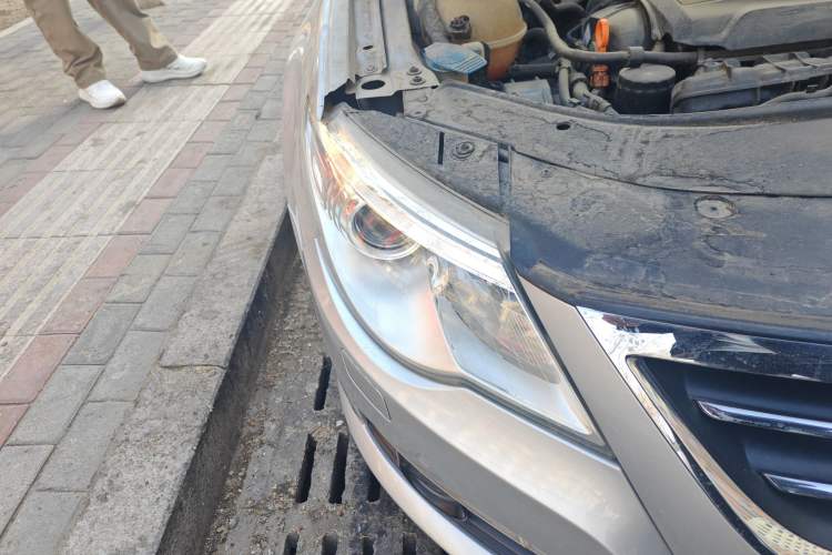 Used Volkswagen FAW-Volkswagen CC 2011 1.8TSI Luxury Model Right Front Headlight