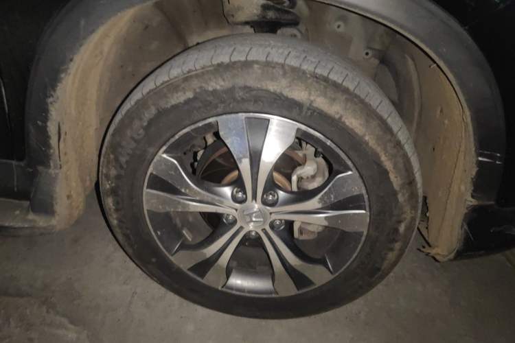 Used Honda CR-V 2012 2.4L four-wheel drive luxury version Right Front Wheel Hub