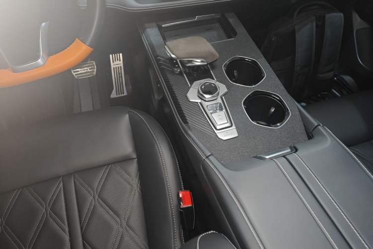 Used CHANGAN UNI-K 2024 2.0T Two-Wheel Drive Global Edition Gear Lever