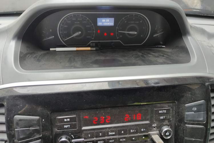 Used SAIC MAXUS Xintu V80 2021 2.0T Manual Classic Aoyuntong Short Wheelbase Ultra-Low Roof 5/6-Seater
