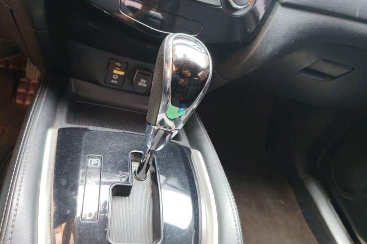 Used Nissan X-Trail 2017 2.0L CVT Comfort Edition 2WD Gear Lever