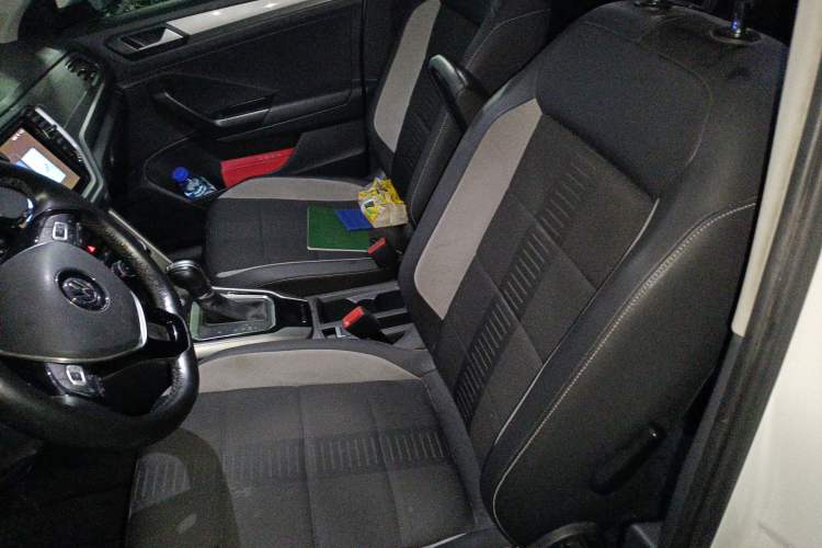 Used Volkswagen T-ROC 2018 230TSI DSG Two-Wheel Drive Advanced Version China V Standard Left Front Seat