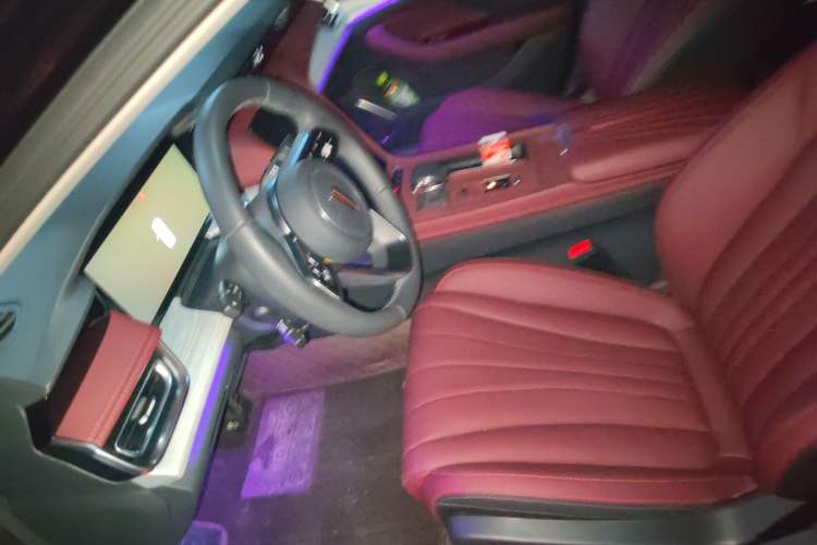 Used Hongqi H5 2025 2.0T Automatic Flag Edition – 500 000 Units Commemorative Version
