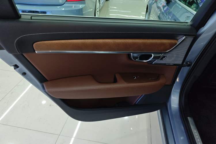 Used Volvo S90 New Energy 2019 T8 E-Drive Hybrid Intelligent Luxury Version China V Standard Left Rear Door Interior