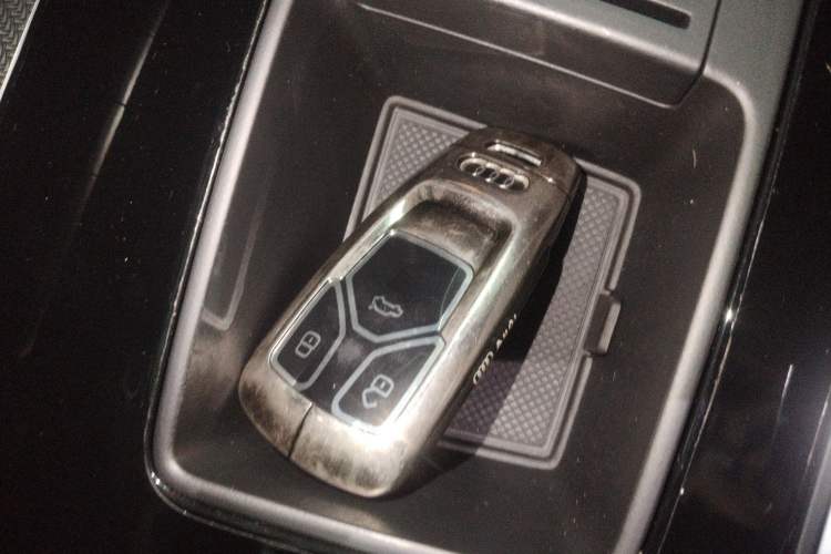 Used Audi Q5L 2022 Updated 45T Luxury Dynamic Version Vehicle Key