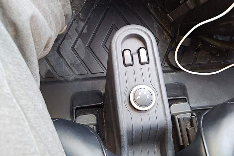 Used Wuling Hongguang MINIEV 2021 Macaron Fashion Model Lithium Iron Phosphate Gear Lever