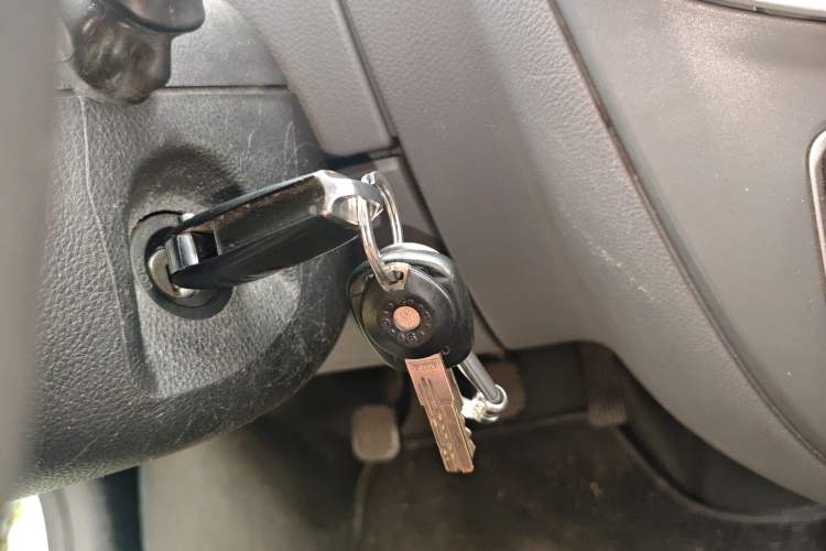 Used SAIC MAXUS Xintu V80 2019 2.5T Classic Model 6-Speed Manual – Aoyuntong Modified Version with Long Wheelbase High Roof and 7 Seating Capacity
