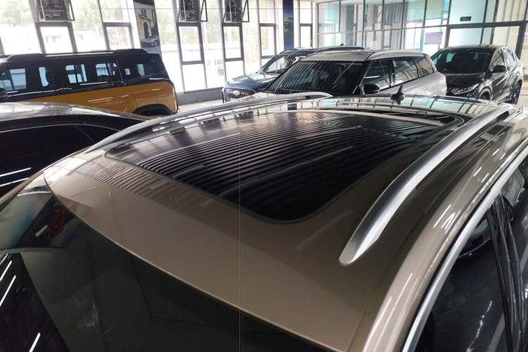 Used Volkswagen T-ROC 2018 280TSI DSG Two-Wheel Drive Luxury Version China VI Standard Roof