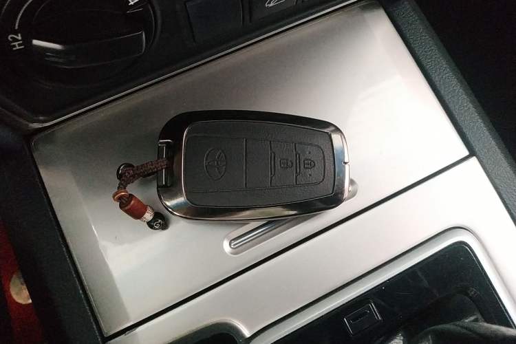 Used Toyota Prado 2019 3.5L Automatic TX-L Deluxe Edition with Rear-Mounted Spare Tire Vehicle Key