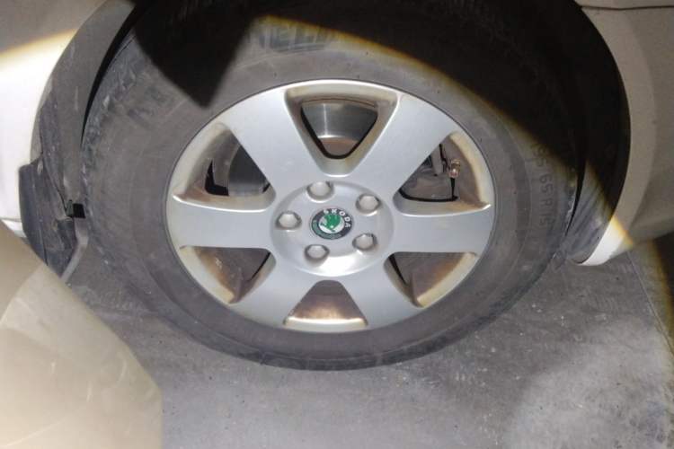 Used Skoda Octavia 2012 1.6L Automatic Yijie Edition Right Front Wheel Hub