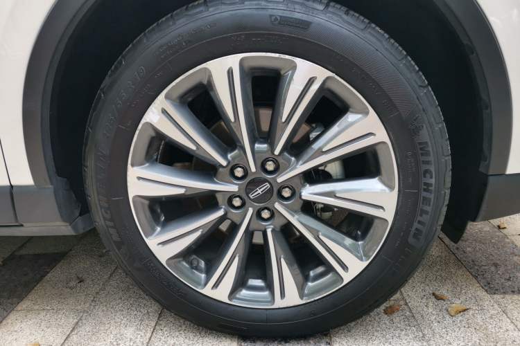 Used Lincoln Corsair 2022 2.0T Two-Wheel Drive Luxury Edition Right Front Wheel Hub