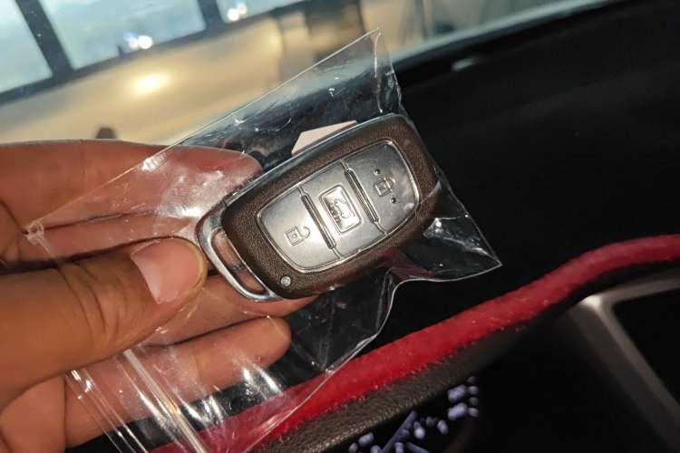 Used Hyundai Tucson 2015 1.6T Dual-Clutch Two-Wheel-Drive Smart Model Interior 1