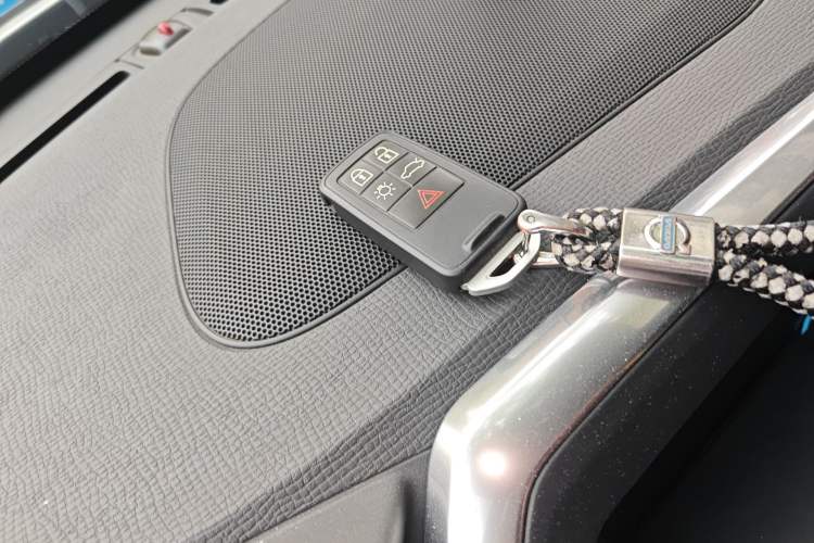 Used Volvo XC60 2017 T5 Smart Upgrade Edition Vehicle Key