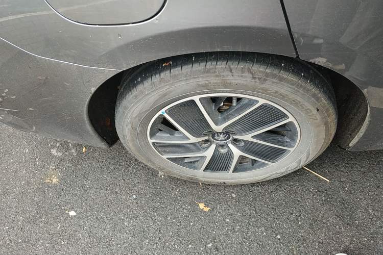 Used BYD Qin L 2024 DM-i 80KM Beyond Model Right Rear Wheel Hub