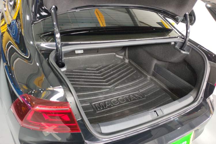 Used Volkswagen Magotan 2024 2 Million Units Zhongxiang Version 330TSI DSG Luxury Edition Trunk