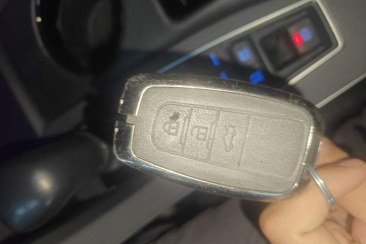 Used Toyota Avalon 2019 Dual-Engine 2.5L Luxury Edition China VI Standard