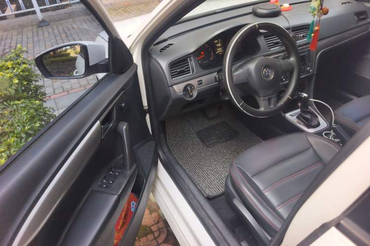 Used Volkswagen Gran Lavida 2013 1.6L Automatic Fashion Model