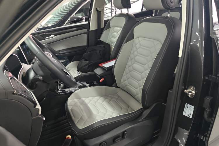 Used Volkswagen Tayron 2023 330TSI Two-Wheel-Drive Luxury Plus Advanced Version
