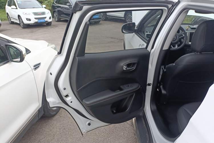 Used Jeep Compass 2019 200T Automatic Family Edition - Connected Large Screen Version