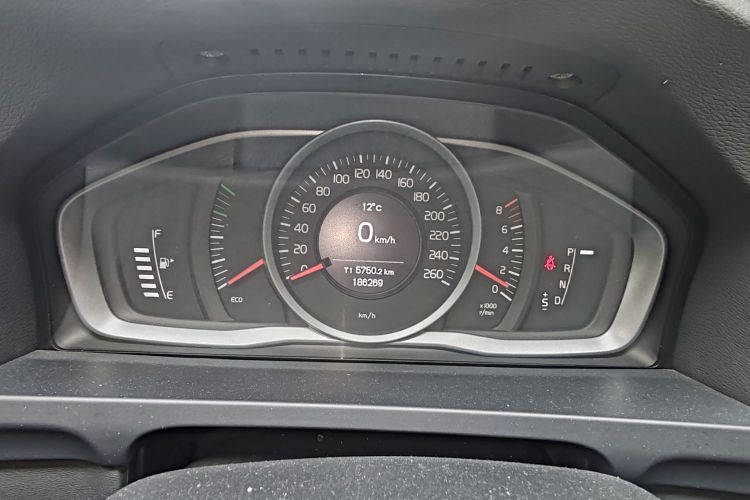 Used Volvo V60 2014 T5 Zhiyi Edition