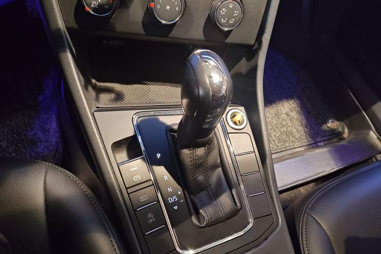 Used Volkswagen Bora 2021 1.5L Automatic Fashionable Smart Connectivity Version Gear Lever