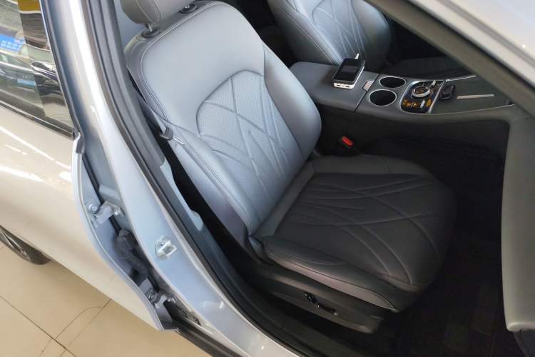 Used Geely Galaxy L6 2025 EM-i 140km Starship Edition
