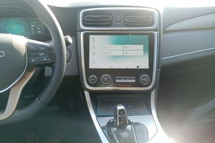 Used Lynk & Co 01 2017 2.0T Two-Wheel-Drive Version Audio And AC Panel