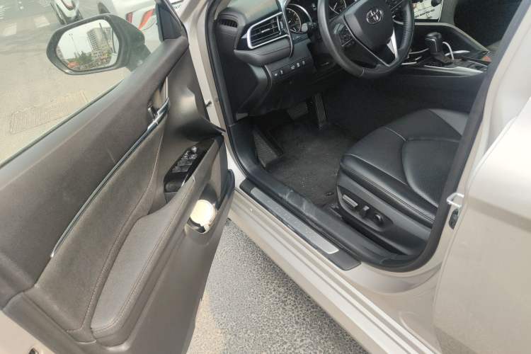 Used Toyota Camry 2021 2.0G Luxury Edition
