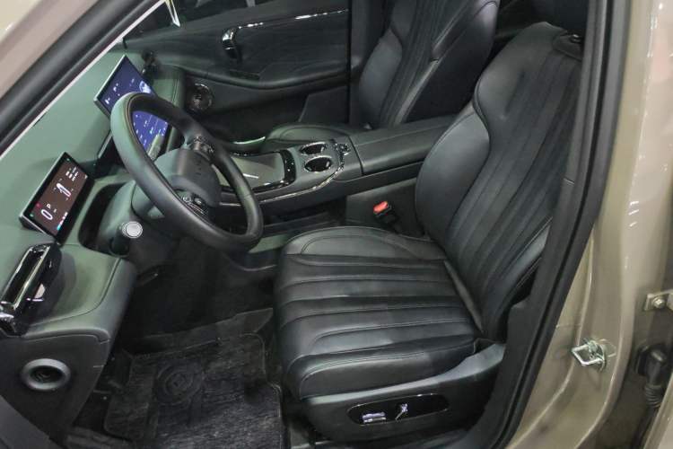 Used AION V 2024 Aion Tyrannosaurus 650 Smart Premium Edition