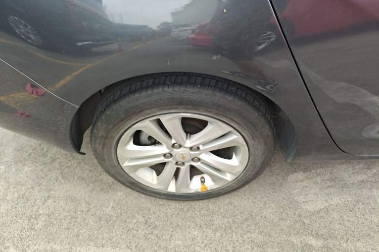 Used Chevrolet Cruze 2015 1.5L Automatic Fashion Navigation Edition Right Rear Wheel Hub