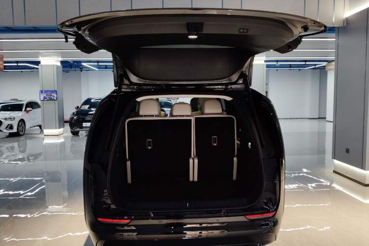 Used Li Auto MEGA 2025 Home Family Special Edition