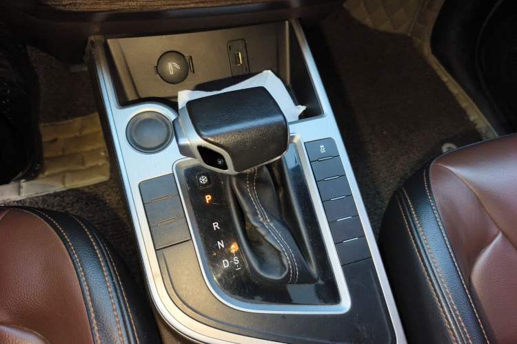 Used FORTHING Joyear X6 2017 Jingxiang Series 1.5T CVT Luxury Model Gear Lever