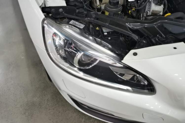Used Volvo S60 2014 S60L 2.0T Zhiyuan Edition
