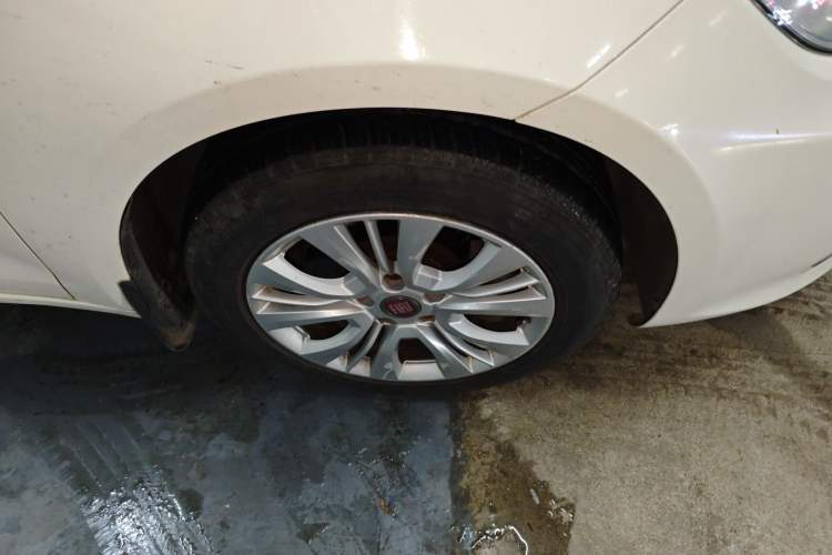 Used Fiat Viaggio 2015 1.4T Manual Enjoyment Edition Right Front Wheel Hub