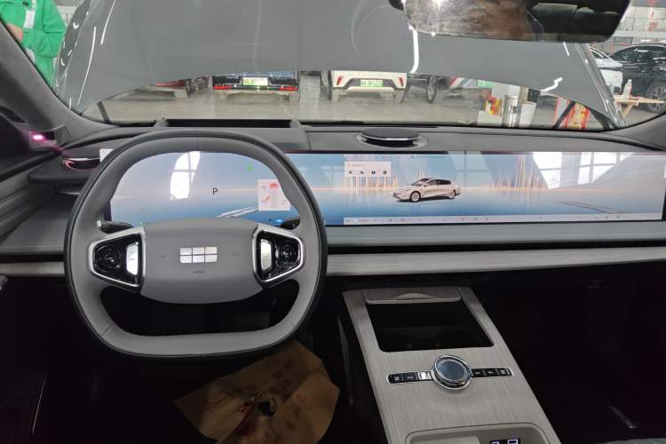 Used Geely Galaxy E8 2024 665 km Range Rear-Drive Starship Long-Range Version