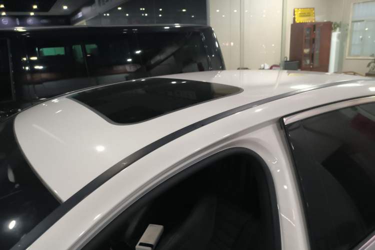 Used Mercedes-Benz E-Class 2016 E 200 L Sport Edition Roof