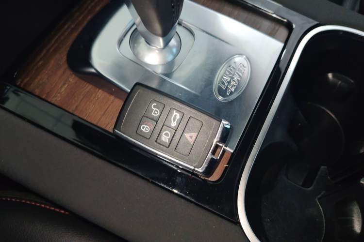 Used Land Rover Discovery Sport 2021 249 PS R-Dynamic SE Performance Tech Edition 5 Seats Vehicle Key