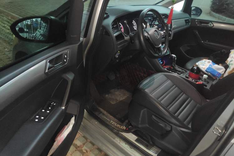 Used Volkswagen Touran 2018 Volkswagen Touran L 280TSI DSG Comfort Edition 6-seater