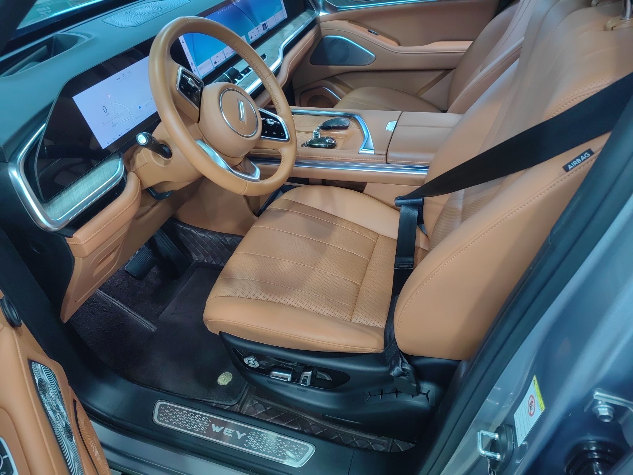 Переднее сиденье в автомобиле