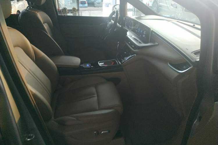 Used Buick GL8 2021 ES Land Cruiser 653T Luxury Edition
