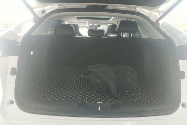 Used CHANGAN UNI-K 2024 2.0T Two-Wheel Drive Global Edition
