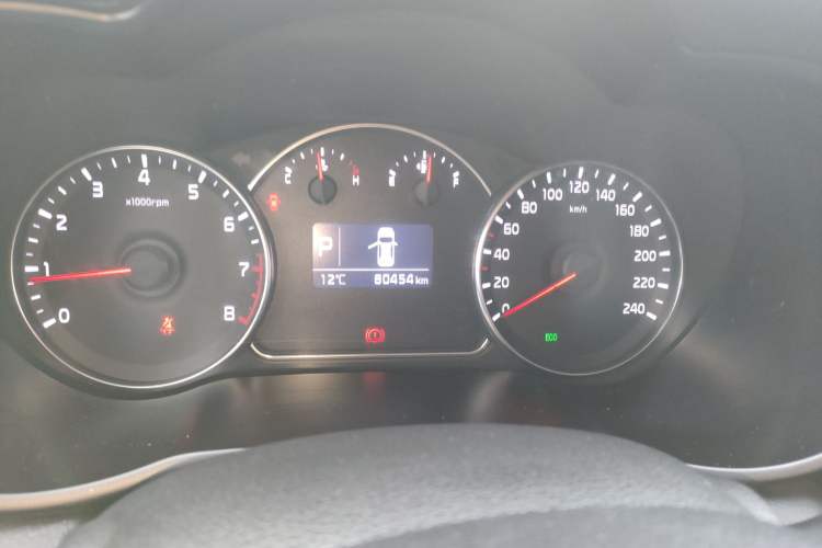 Used Kia Carens 2013 2.0L 7-Seater Automatic Luxury Version China IV Standard