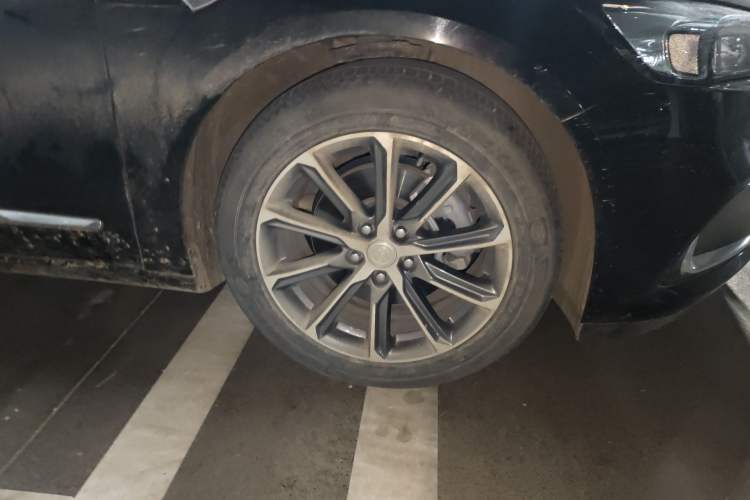 Used Buick LaCrosse 2021 652T Luxury Model Right Front Wheel Hub