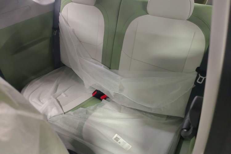 Used Geely Galaxy Panda 2025 210km Panda Rider Left Rear Seat