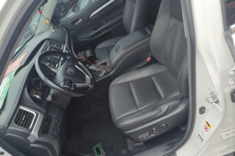 Used Toyota Highlander 2015 2.0T Two-Wheel Drive Luxury Edition 7 Seats Left Front Seat