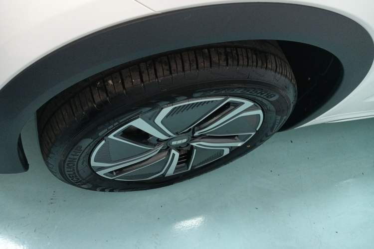 Used Geely Galaxy Galaxy Xingjian 7 EM-i 2025 120km Exploration+ Version
